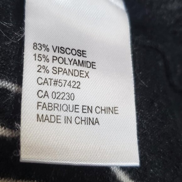 Black and white laurel leaf patterned sweater - Picture 4 of 4